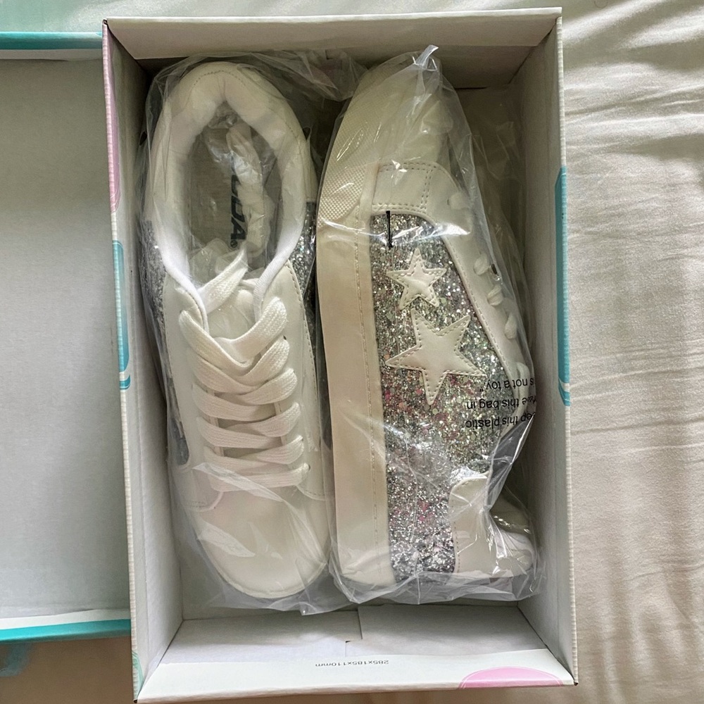 Star glitter sneakers